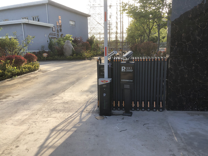 即墨區中鐵十局、車牌識别、電動門